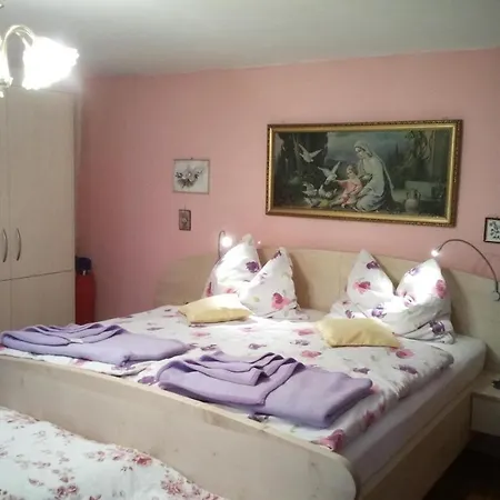 Weinbau-Gaestezimmer Martin Und Eva Maria Jamek * Weissenkirchen in der Wachau