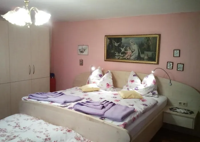 Weinbau-gaestezimmer Martin Und Eva Maria Jamek * Weissenkirchen in der Wachau